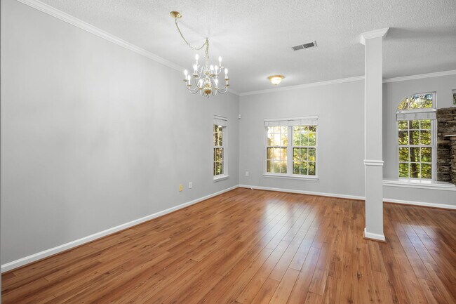 Building Photo - 3002 Greystone Pt