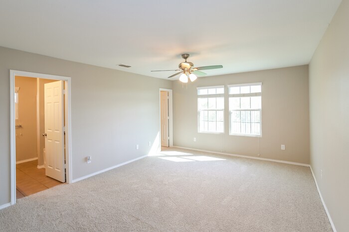 Building Photo - 10008 Calcite Dr