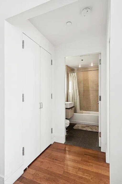 Building Photo - 120 Greenwich St