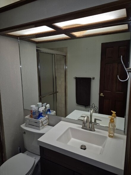 Building Photo - 2445 S Oakland Cir
