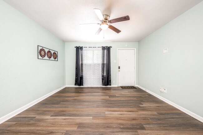 Building Photo - 509 Woodford Ln