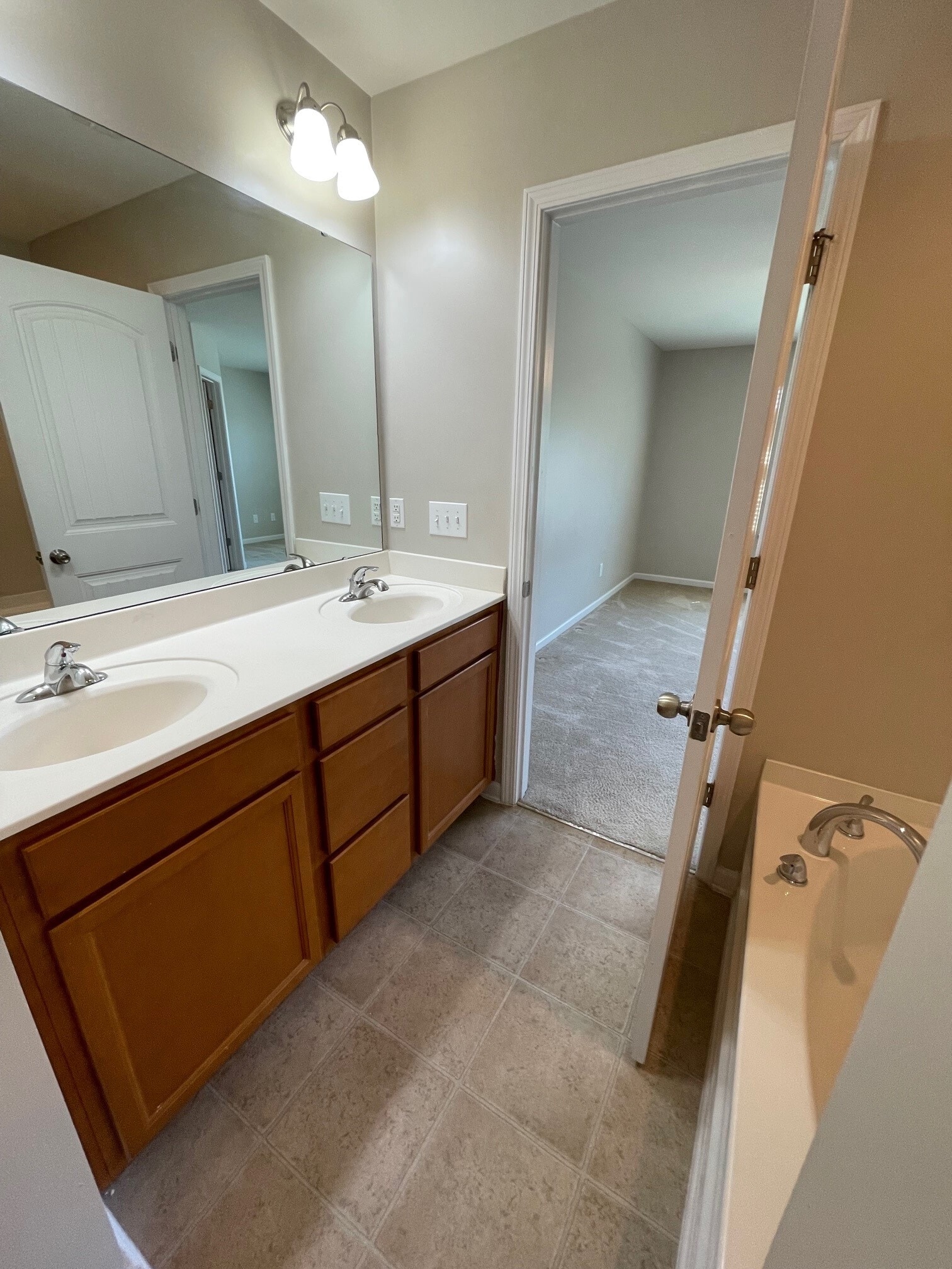 Master Bath - 112 Hawkstone Dr