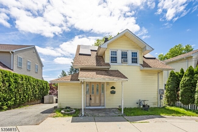 Building Photo - 16 E Munson Ave