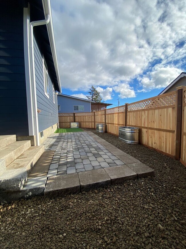 Building Photo - BRAND NEW 1 BEDROOM ON OREGON'S ADVENTURE COAST!