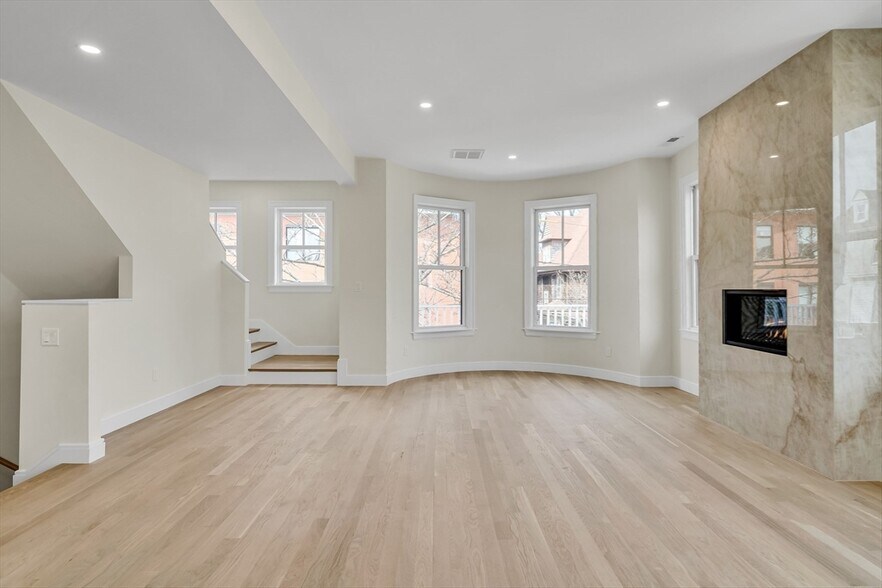 Building Photo - 77 Thorndike St