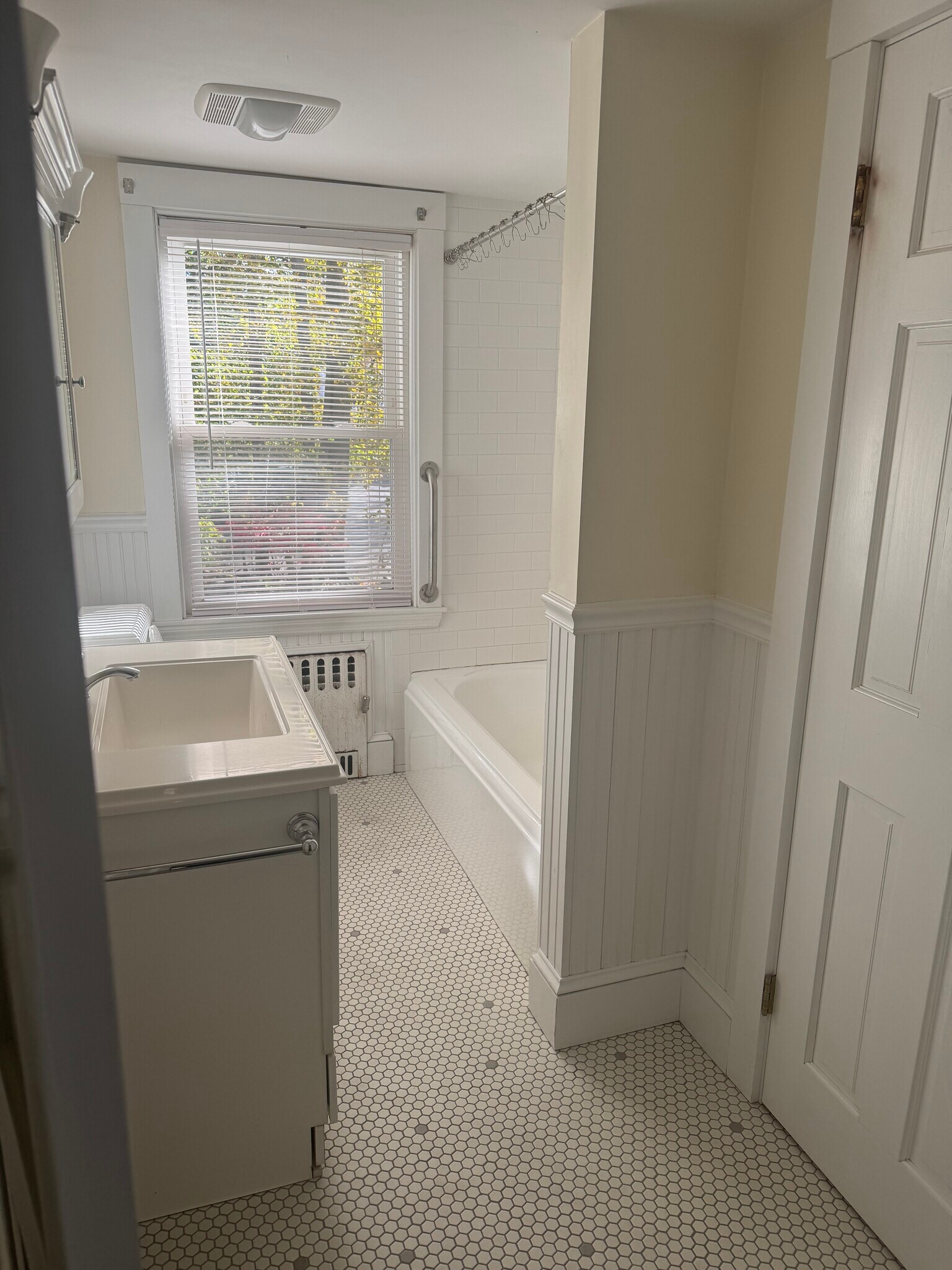 Building Photo - 5 Curve St