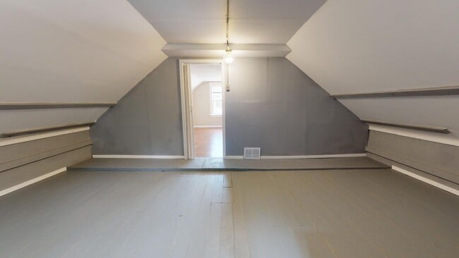 Building Photo - ** AVAILABLE OCTOBER 2025 *** Old Brooklyn...