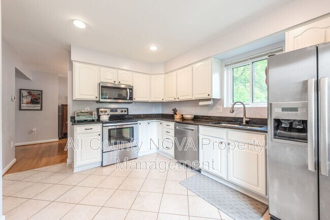 Building Photo - 10343 Bushman Dr