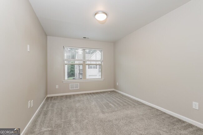 Building Photo - 3949 Lake Manor Way