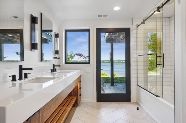 Building Photo - Stunning 3,146 Sq. Ft. Olympia Waterfront ...
