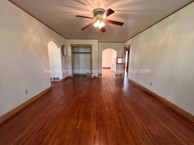 Building Photo - 1306 S 41st St