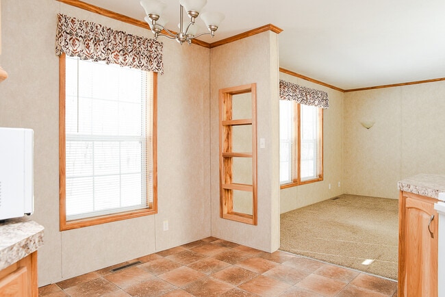 Building Photo - 900 Boothby Rd