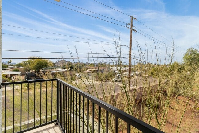 Building Photo - 2030 East Michigan Ave