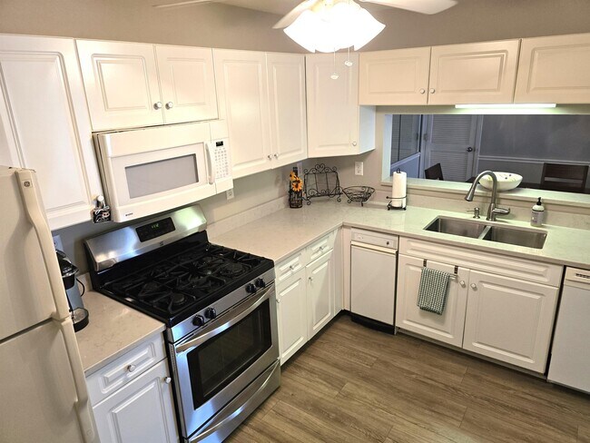 Building Photo - 2236 Lesner Crescent