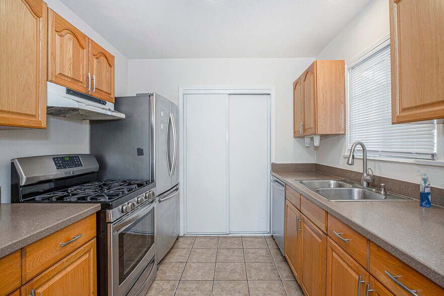 Building Photo - 7820 Lasaine Ave