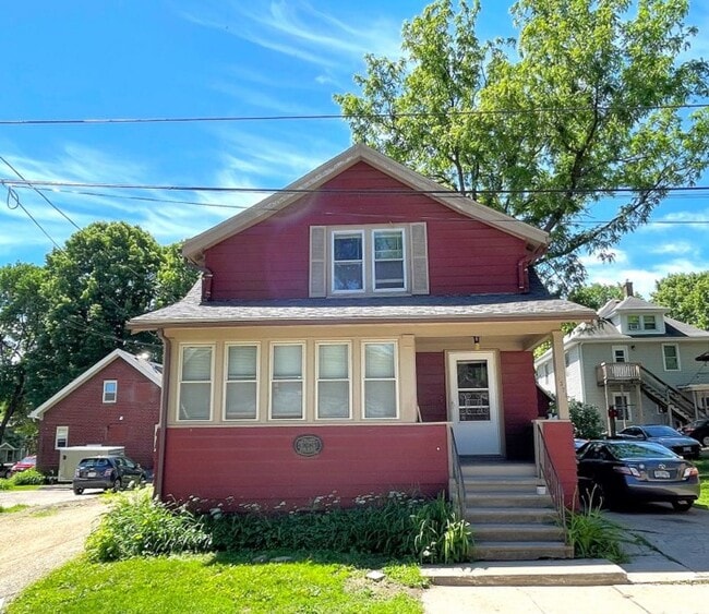 Building Photo - 1323 St James Ct