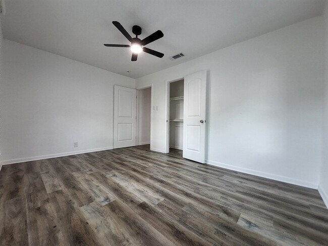 Building Photo - 558 Harrison Ln