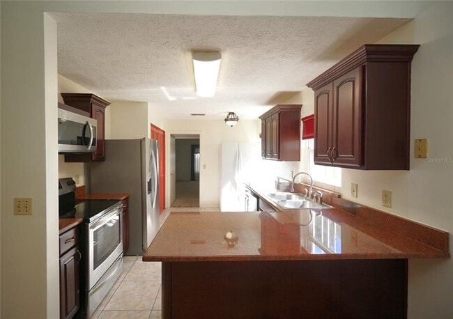 Building Photo - 6805 S Sheridan Rd