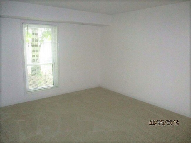 Building Photo - Private And Spacious, Ground Level, 2 Bedr...