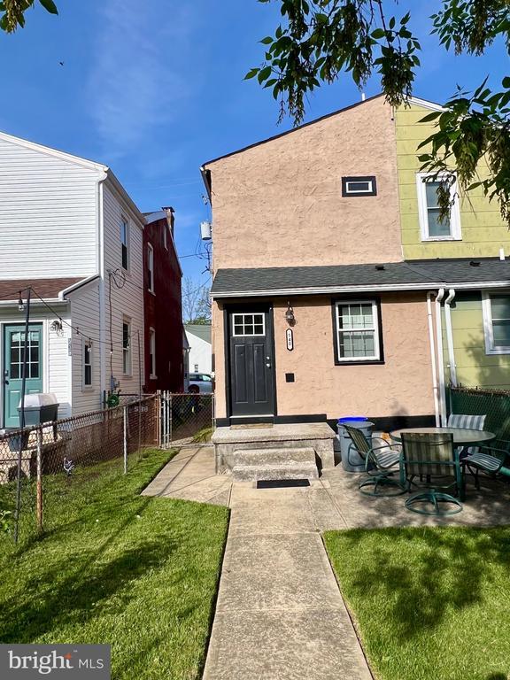 Building Photo - 540 S Adams St