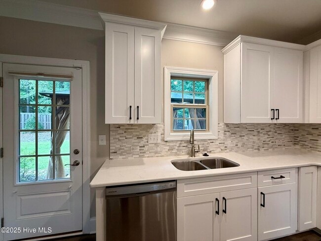 Building Photo - 204 Backspin Ln