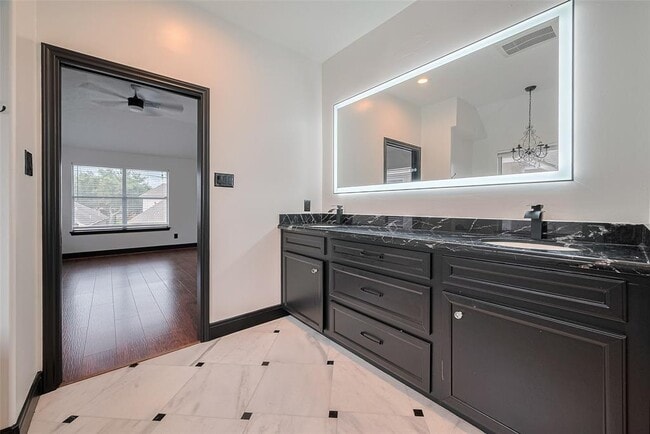 Building Photo - 13703 Broad Oaks Ln