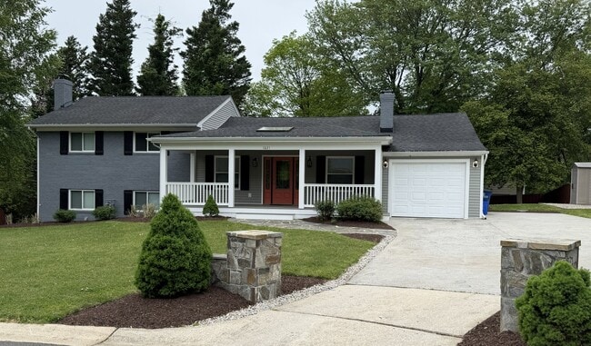 Building Photo - 1621 Oaklawn Ct
