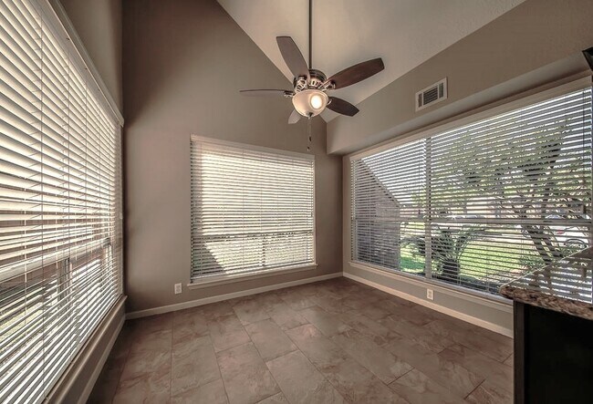 Building Photo - 2303 Cherry Bend Dr