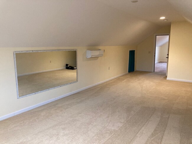 Building Photo - 2539 Greenport Dr