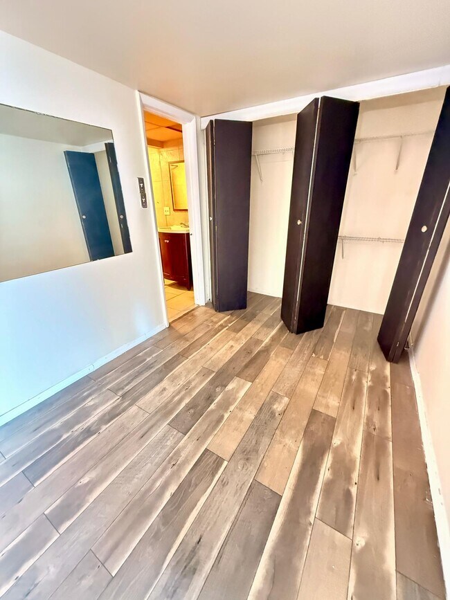 Building Photo - 16710 NE 9th Ave