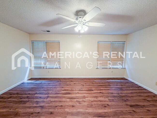 Building Photo - 1713 Savannah Park Ln