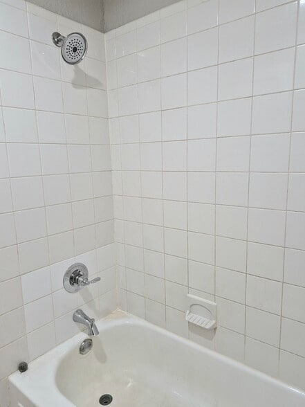 Building Photo - 2006 Minnie Dr