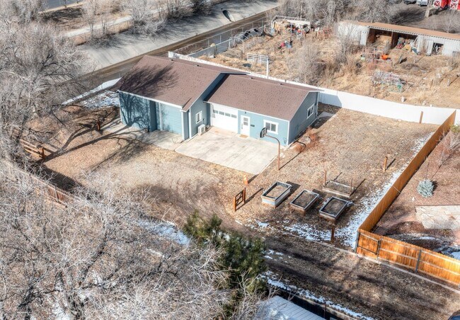 Building Photo - 3800 1/2 Templeton Gap Road