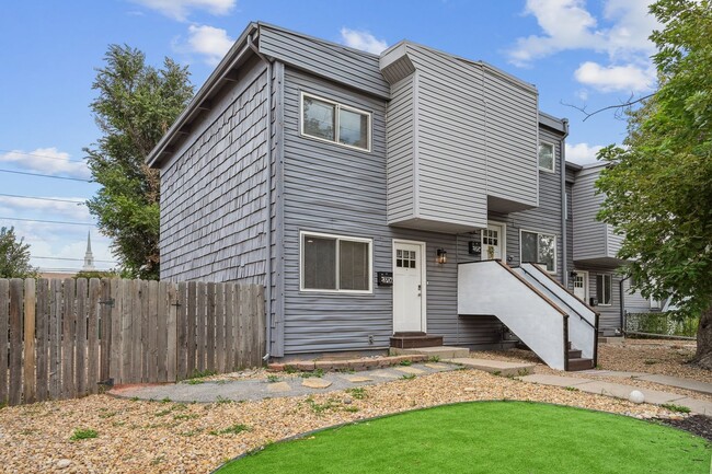 Building Photo - Newly Remodeled Denver Townhome