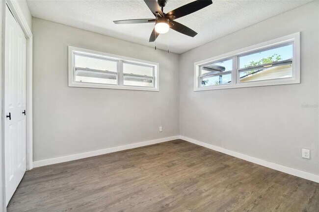 Building Photo - 535 W Palmeden Dr
