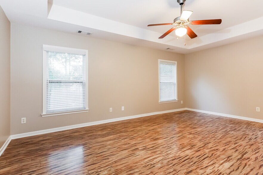 Building Photo - 85 Lakeshore Pkwy