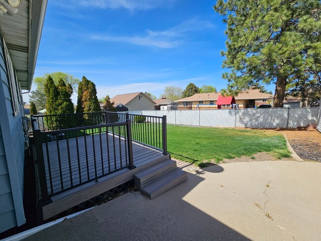 Building Photo - Beautiful 3 Bed/3 Bath Home