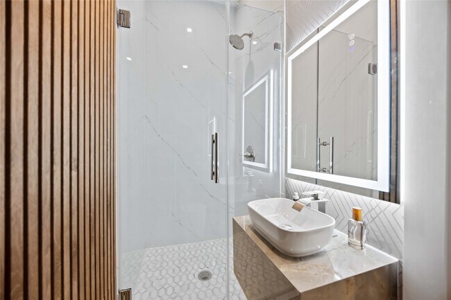 Building Photo - 1711 Allen Pkwy