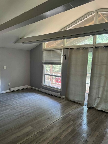 Building Photo - 141 Roundhill Rd