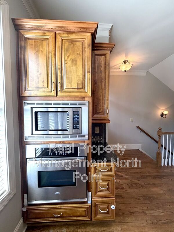 Building Photo - 3026 Eltham Pl