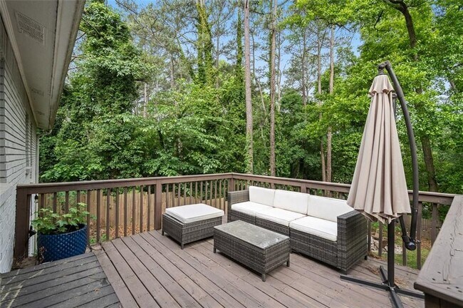 Building Photo - 3334 Romelie Dr