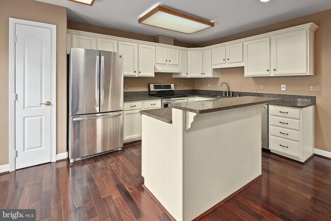 Building Photo - 3912 Maximilian Ct