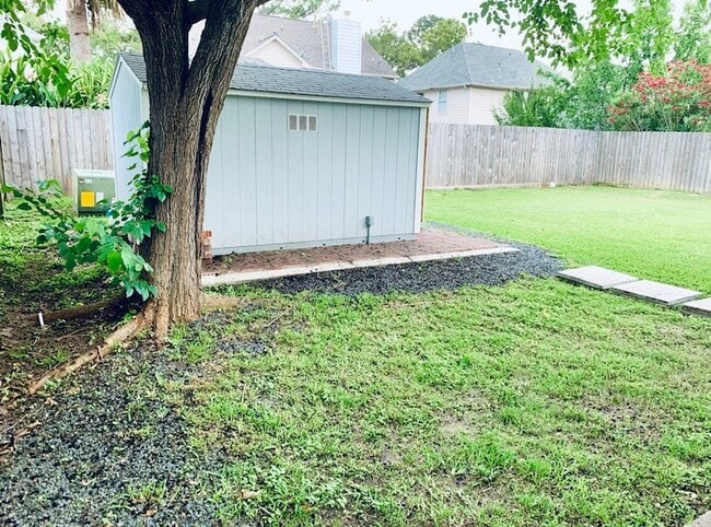 Building Photo - 5739 Henniker Dr