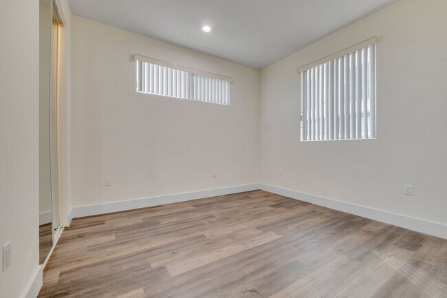 Building Photo - A beautifully designed and renovated 4 bed...