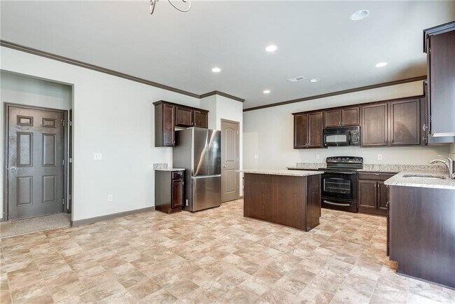 Building Photo - 4135 Whitfield Oak Way NE