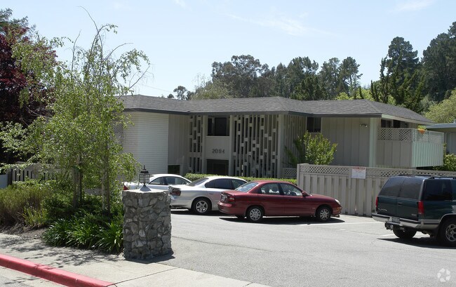 Building Photo - California Palms