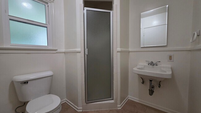 Building Photo - Sherman Oaks 3+2 w/appliances, wood floors...