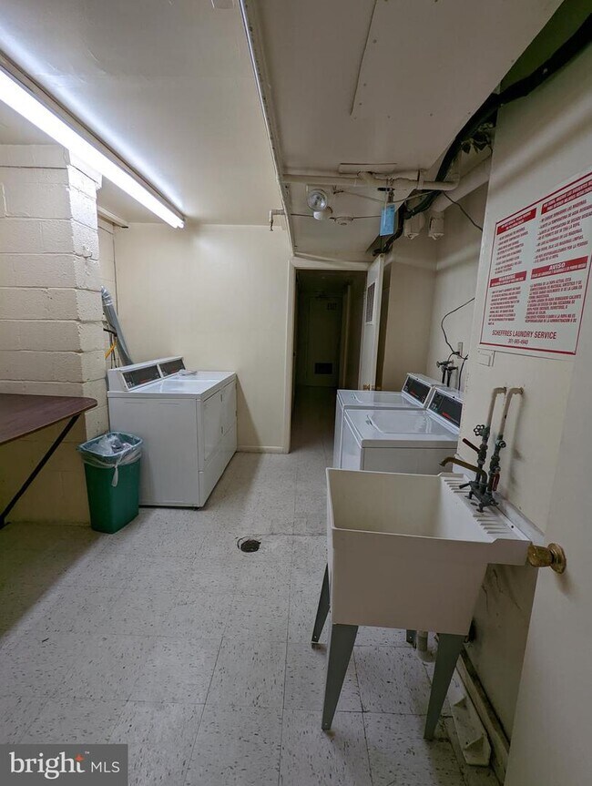 Building Photo - 7228 Donnell Pl