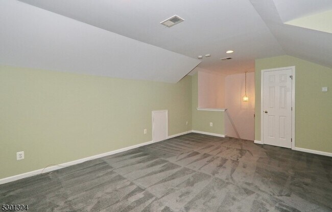 Building Photo - 67 Patriot Hill Dr
