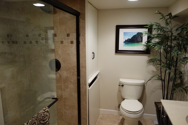 Building Photo - Updated Bungalow in Prime Highland's Location